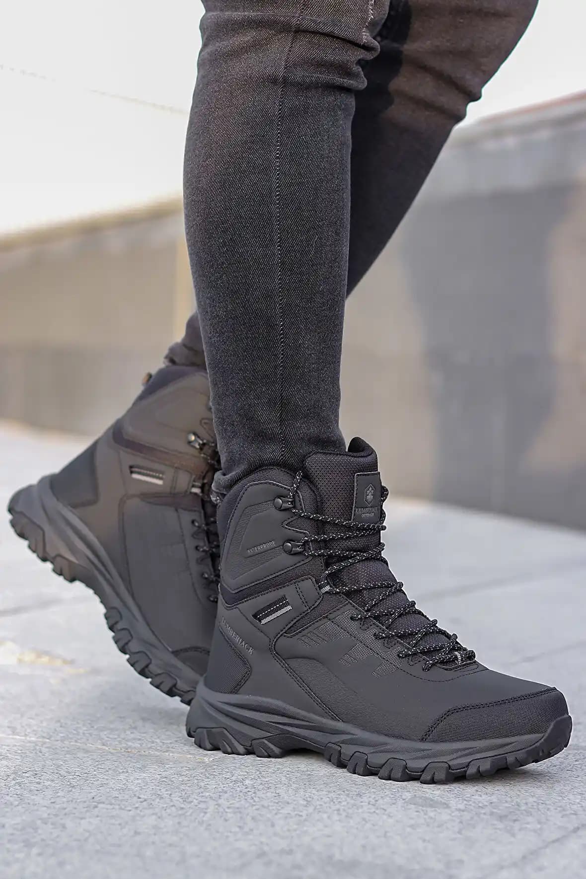 Erkekler İçin Uzun Bot Modası: Şıklık ve Konforu Bir Arada Sunan Trendler