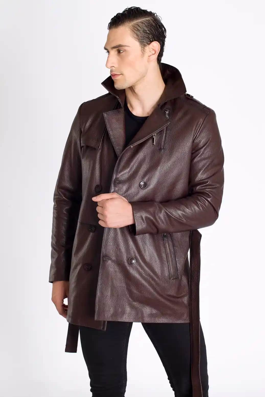 Erkekler İçin Uzun Deri Trençkotlar: Stil ve Fonksiyonelliğin En İyi Buluşması