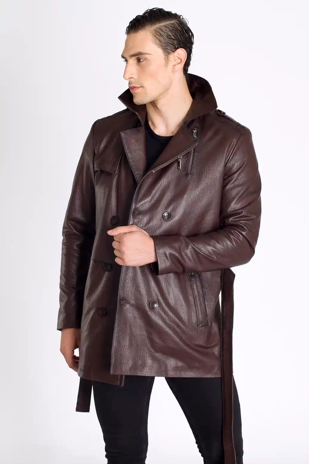 Erkekler İçin Uzun Deri Trençkotlar: Stil ve Fonksiyonelliğin En İyi Buluşması