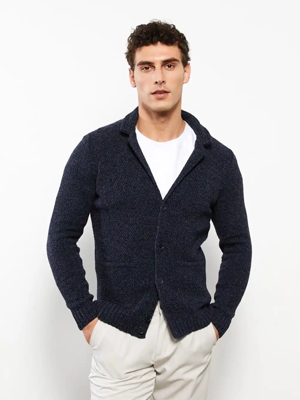 Erkekler İçin Uzun Kollu Triko Yelekler: Moda ve Stil İçin Güncel Rehber