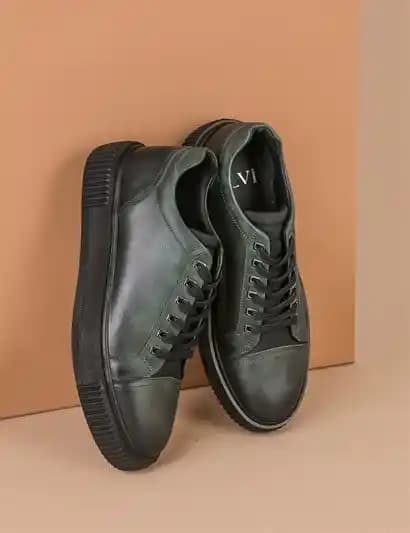 Erkekler İçin Yeşil Ayakkabı Kombinasyonları Moda Trendleri ve Stil İpuçları