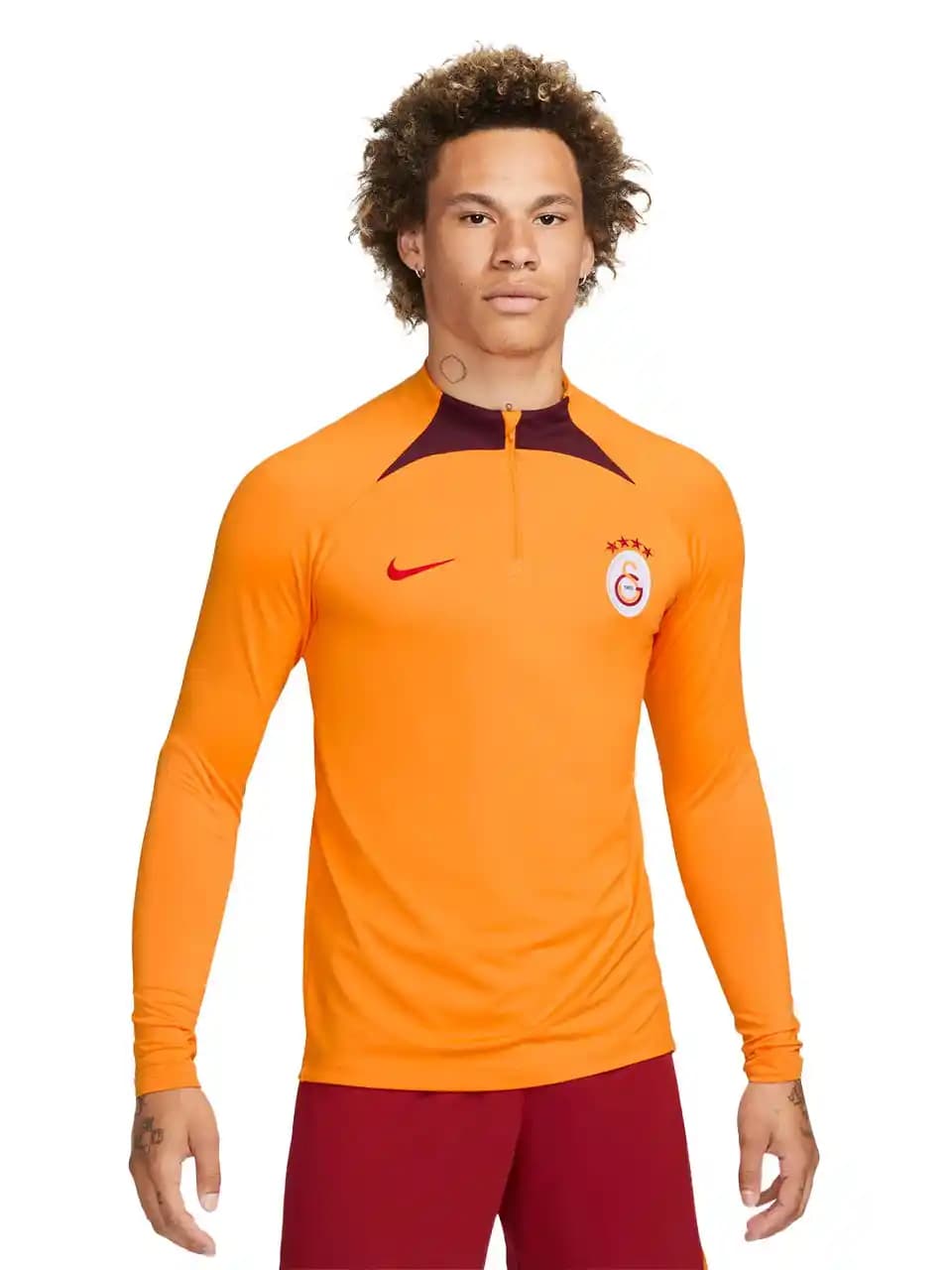Galatasaray Uzun Kollu Formalarının Moda Dünyasındaki Yeri ve Stil İpuçları