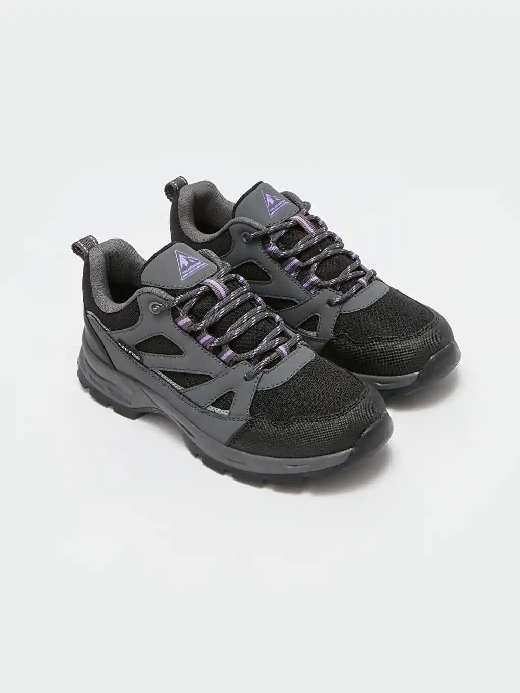 Kadınlar İçin Trekking Ayakkabıları: Moda ve Konforu Birleştiren Trendler