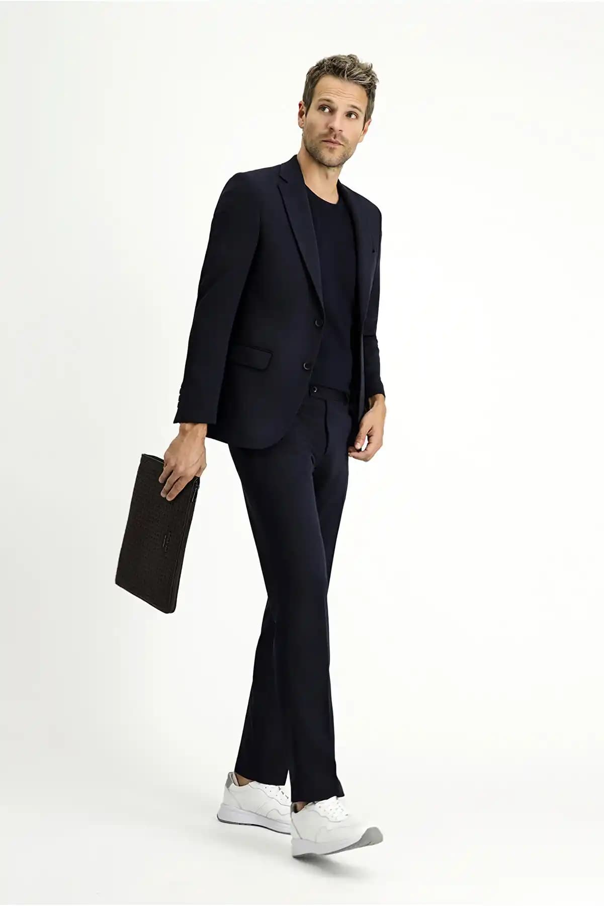 Kiğılı Takım Elbise Koleksiyonu: Şıklık ve Kalitenin Modern Buluşması