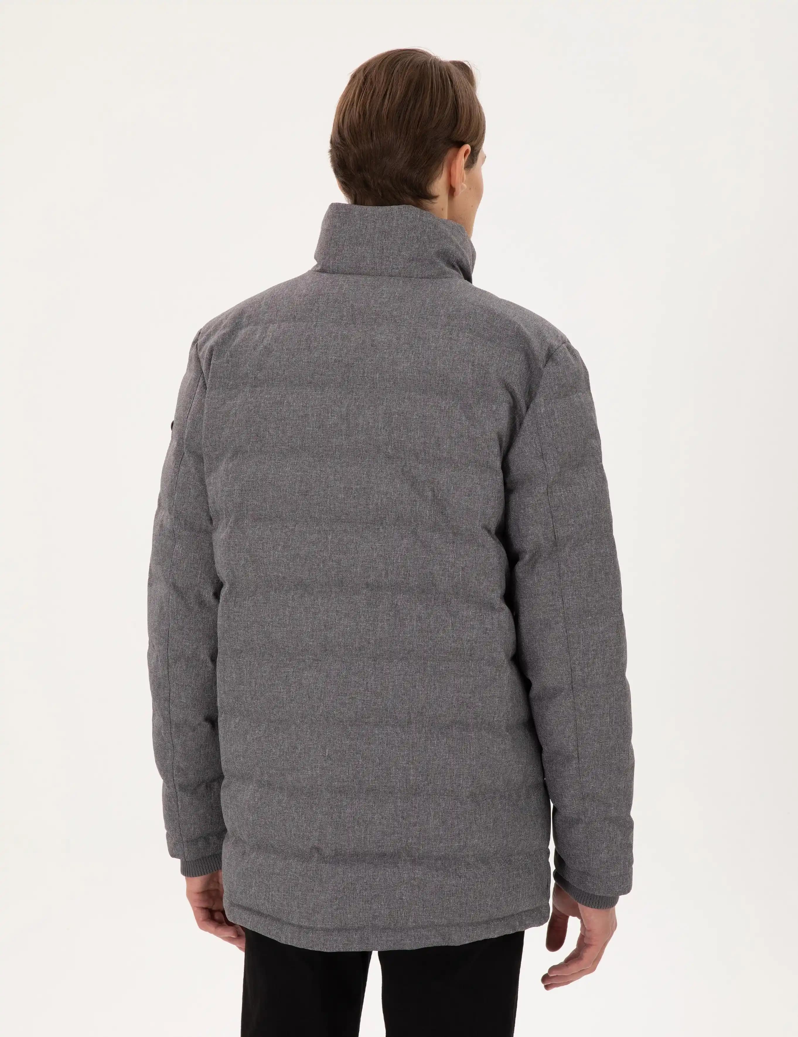 Kış Aylarında Sıcak ve Şık Kalmanızı Sağlayan Mont Markaları ve Özellikleri