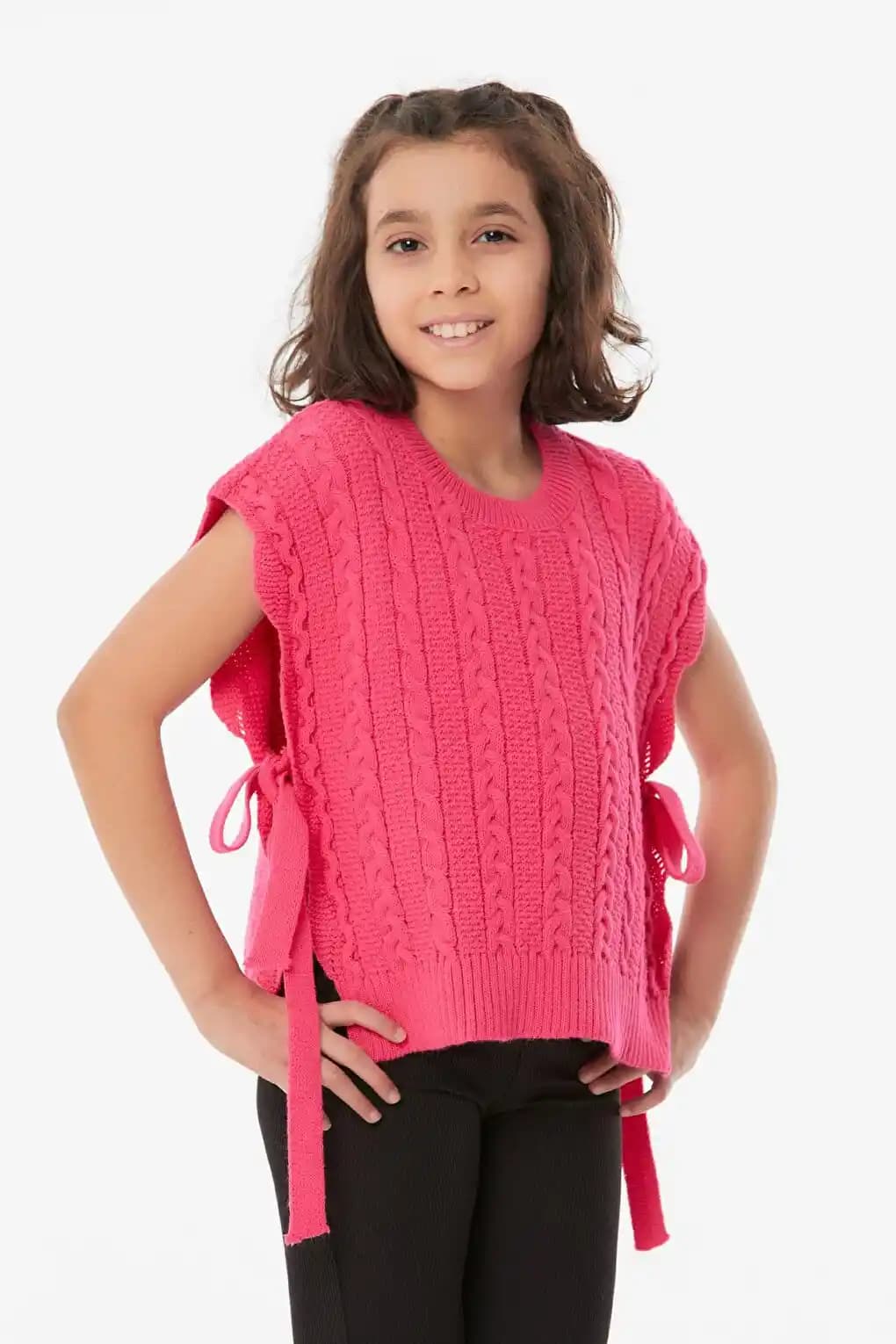 Kız Çocukları İçin Süveter Modası: Şıklık ve Rahatlık Sunan Modern Tasarımlar