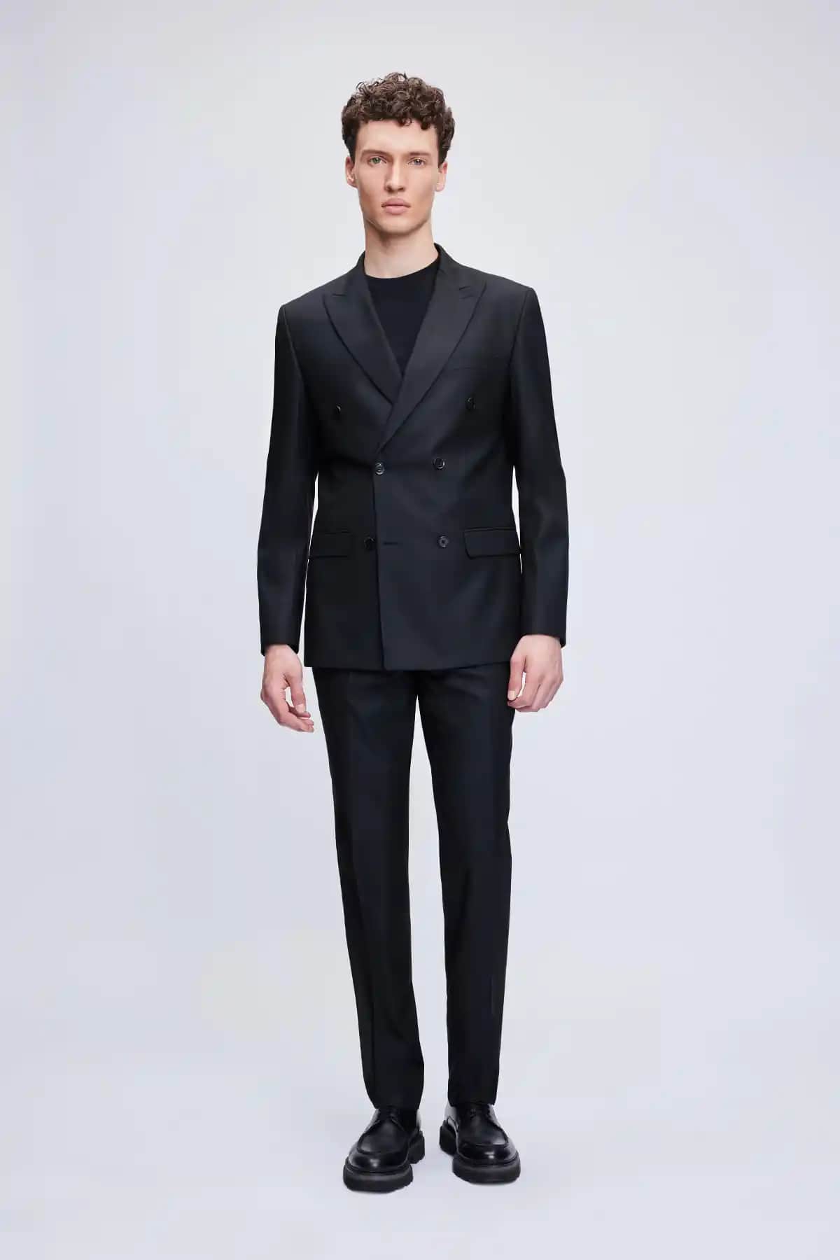 Klasik Takım Elbise Nedir, Çeşitleri ve Günlük Kullanım İpuçları