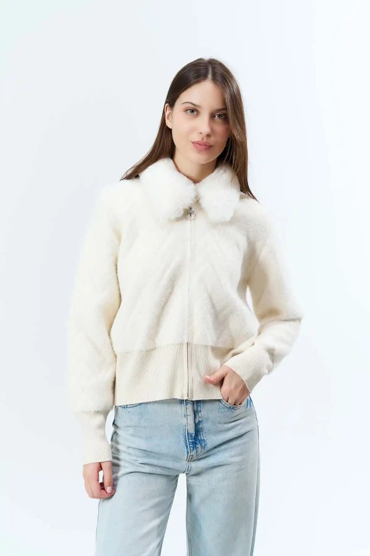 Kürklü Yaka Hırka Modasında Güncel Trendler ve Stil Önerileri