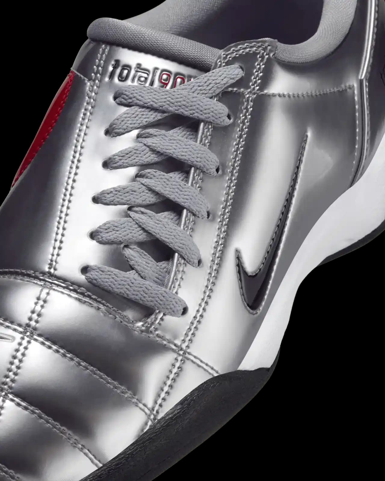 Moda Dünyasında Ayakkabı Seçimi: Trendler, Stil ve Konforun Uyumlu Buluşması