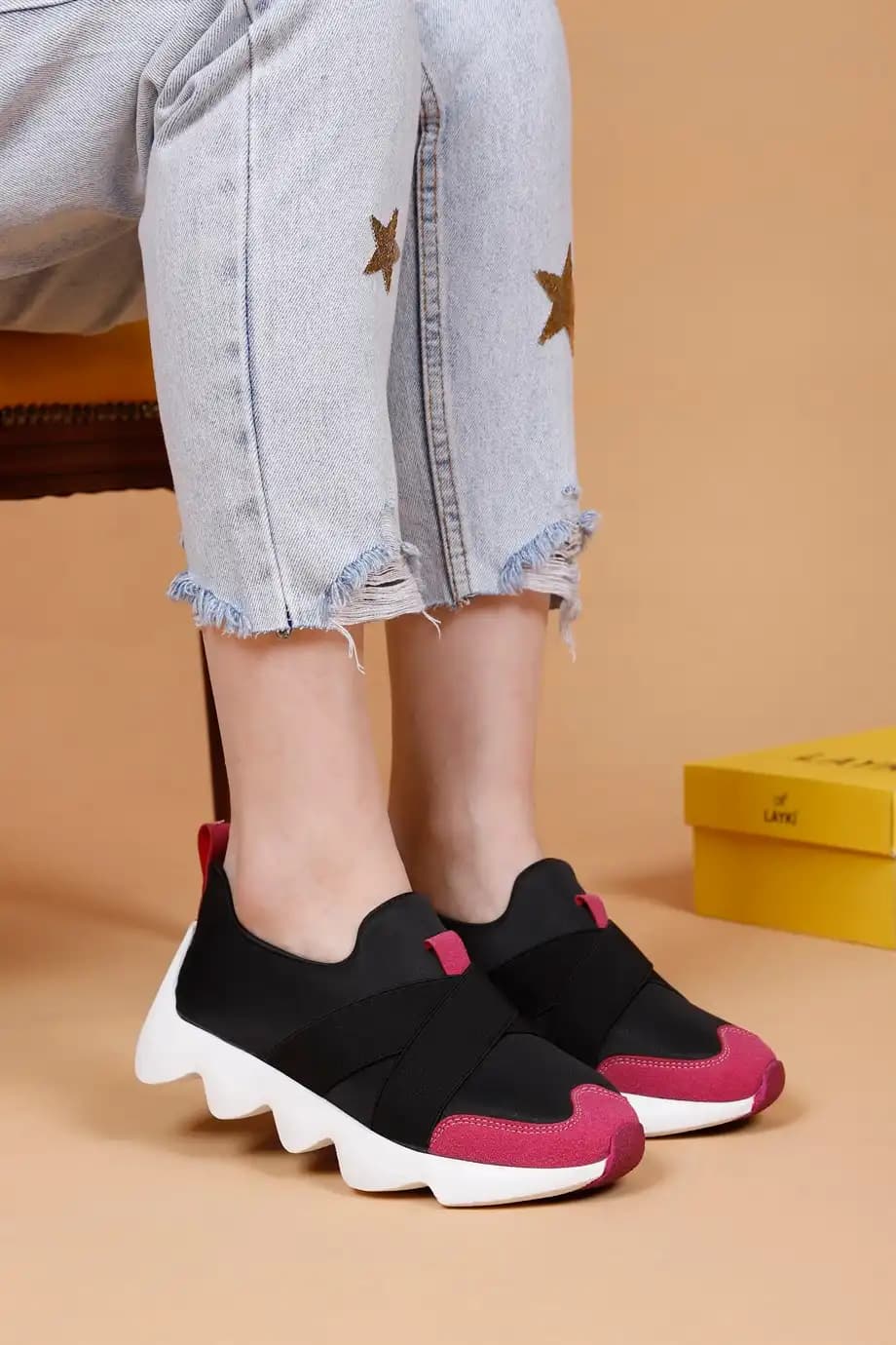 Moda Dünyasında Çift Renkli Ayakkabıların Yeri ve Önemi Hakkında Kapsamlı Bilgi