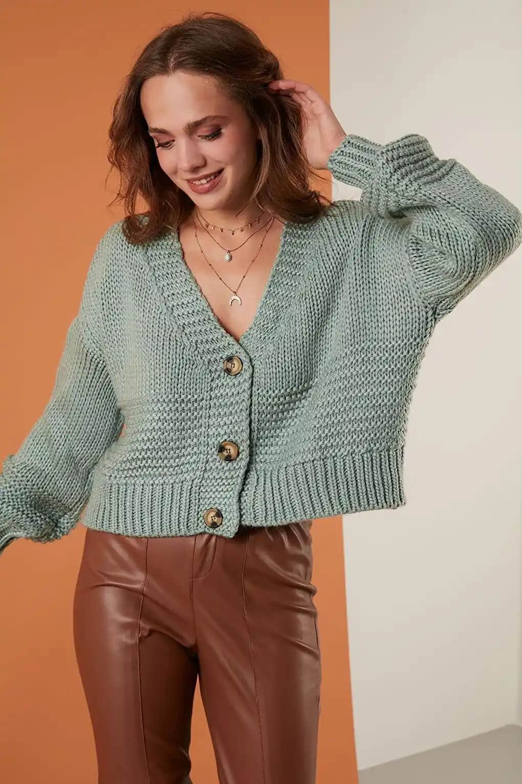 Moda Dünyasında Örme Hırka Modelleri Güncel Trendler ve Seçim İpuçları