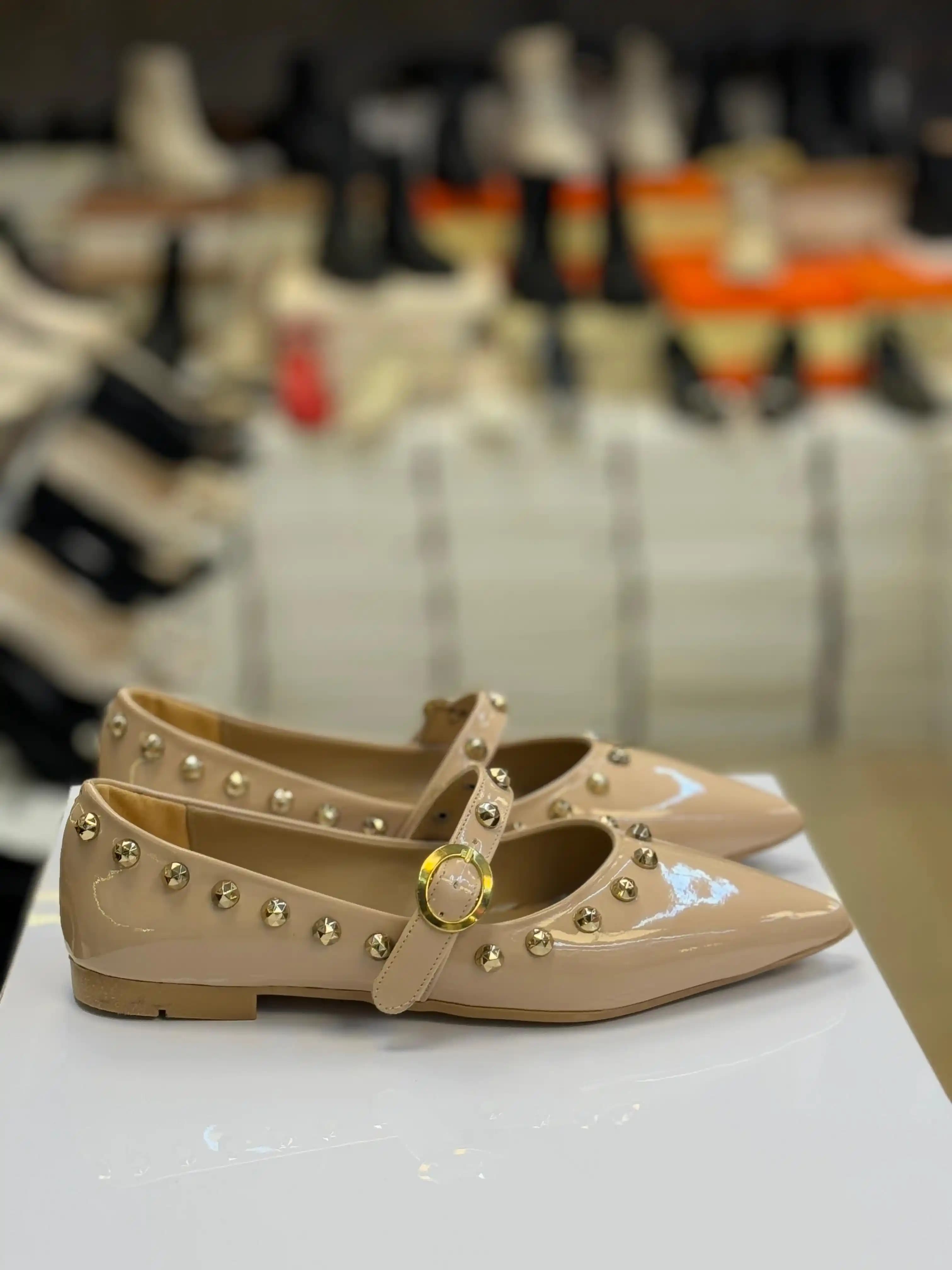 Moda Dünyasında Yeni Çıkan Ayakkabılar: Trendler ve Seçim İpuçları