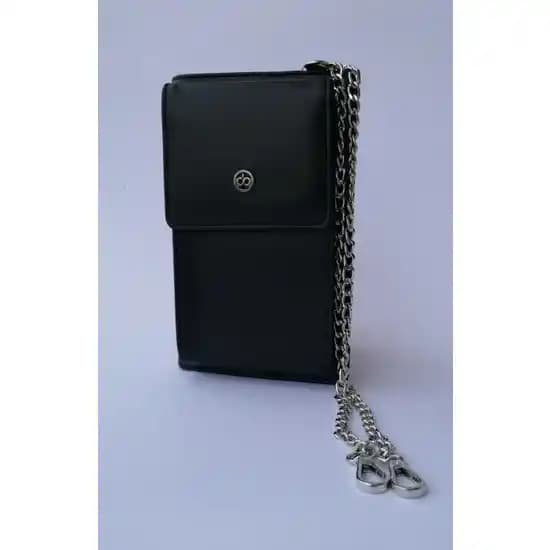 Moda Dünyasında Zincirli Cüzdan: Şıklık ve Fonksiyonelliğin Modern Buluşması