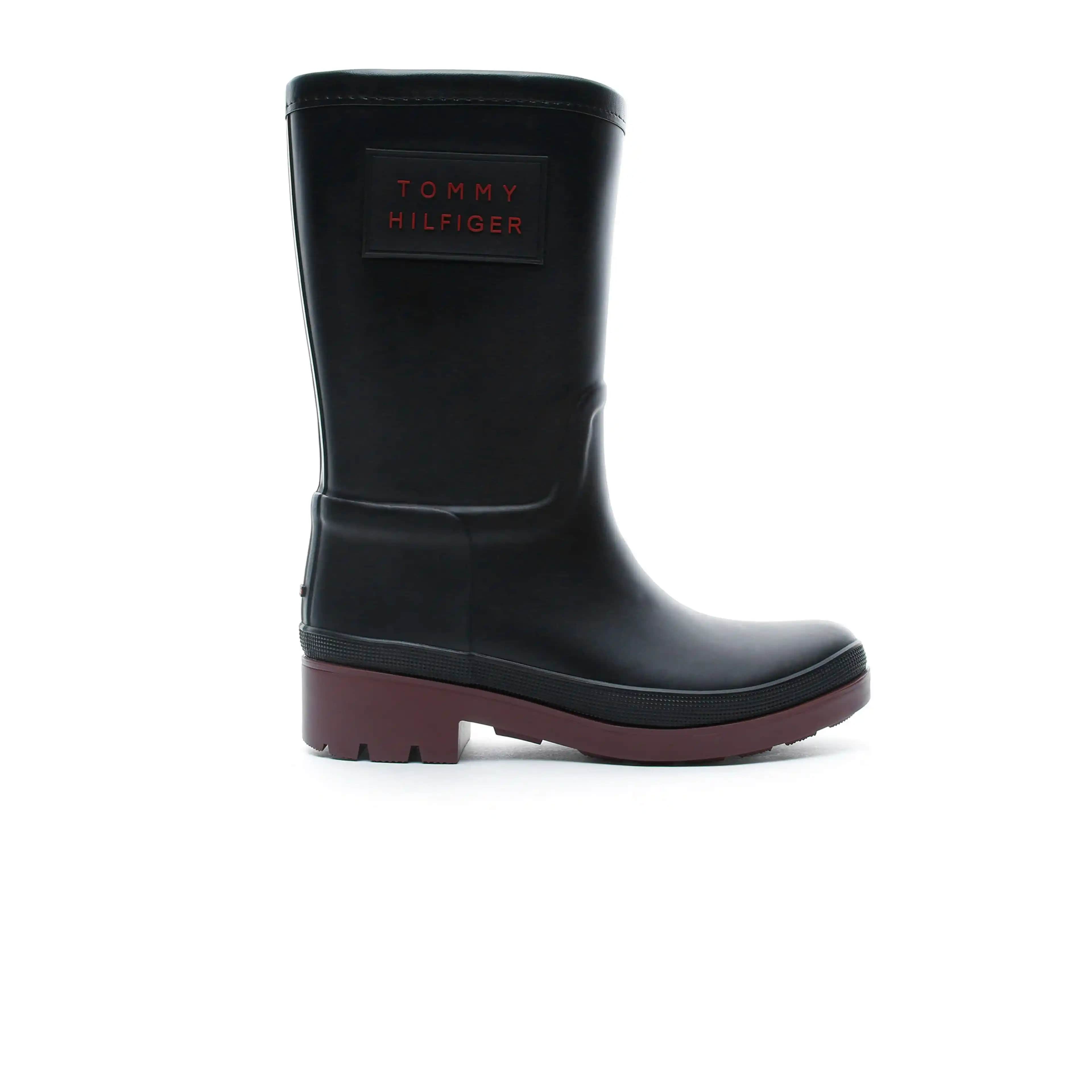 Moda ve müzik etkileşimiyle öne çıkan Tommy Yağmur Botu trendleri ve tasarım özellikleri