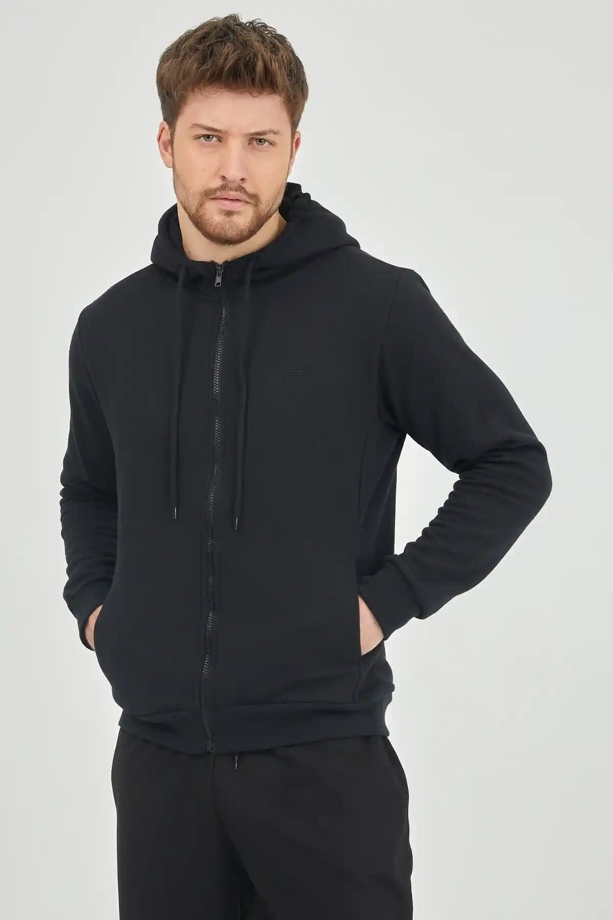 Moda ve Teknolojinin Buluşması: Tech Hırkalar ile Geleceğin Şık ve Fonksiyonel Tasarımları