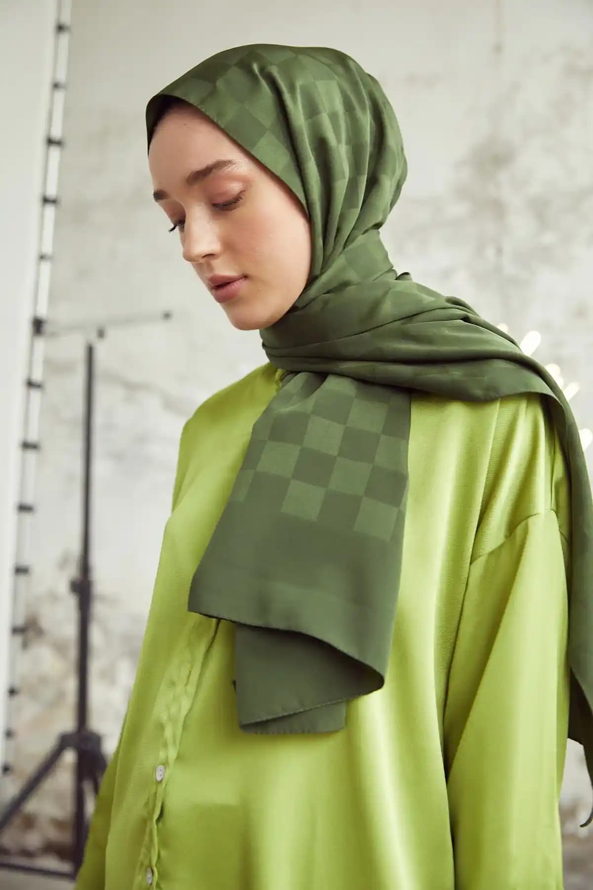 Ördek Yeşili Rengi Moda Dünyasında Doğadan İlham Alan Zarif Bir Seçenek