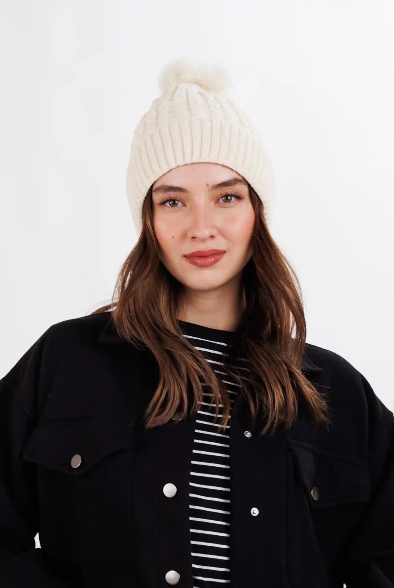 Örgülü Şapkalar: Moda Trendleri ve Stil İpuçlarıyla Kış Aksesuarları