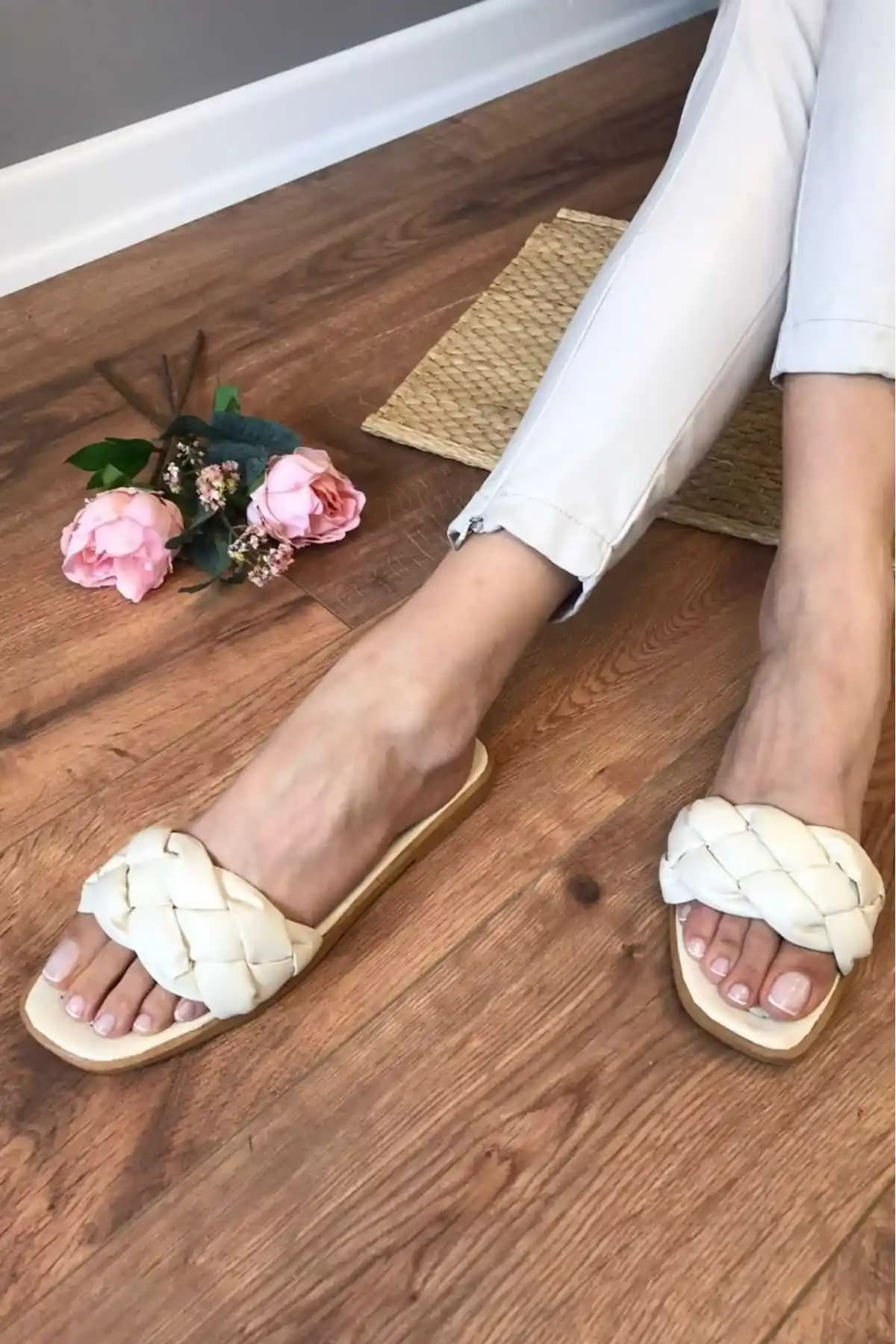 Örgülü Terlikler Moda Dünyasında Geleneksel ve Modern Tasarımların Buluşması