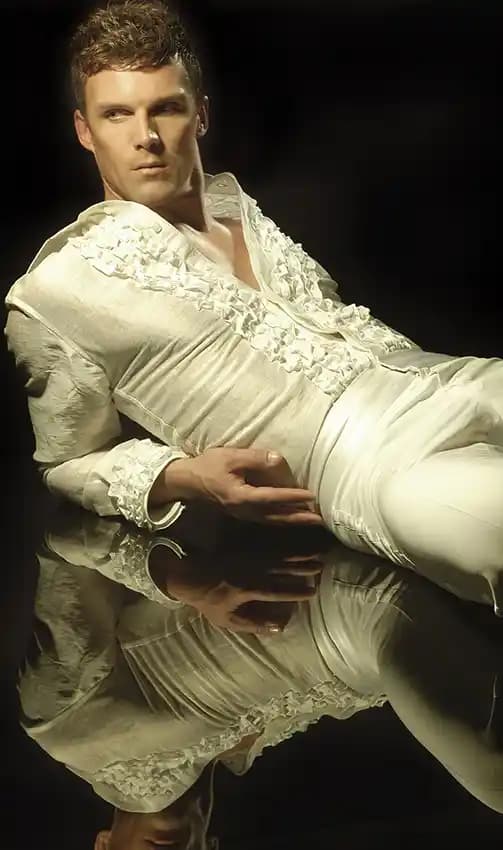 Özel Dikim Gömlekler: Kişisel Stil ve Kalitenin Modern Moda Temsilcisi