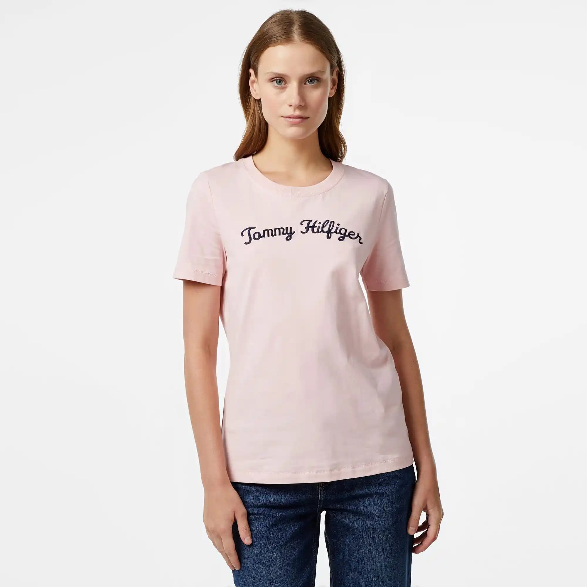 Pembe Tişört Modasında Son Trendler ve Kombinasyon Önerileri