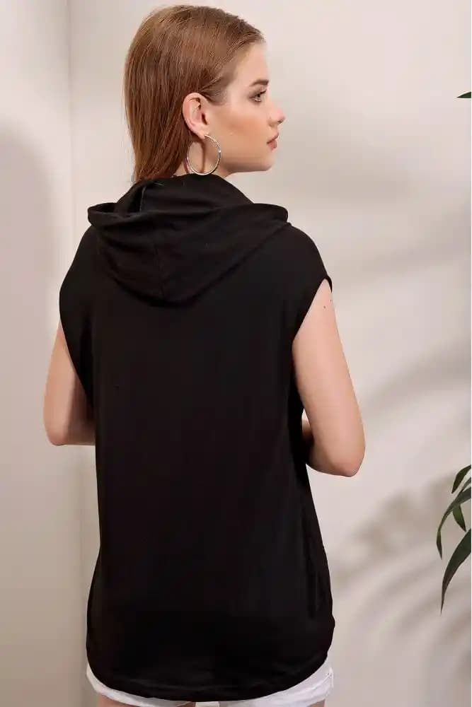 Sıfır Kol Kapşonlular Moda Dünyasında Yenilik ve Şıklık Sunan Modern Tasarımlar