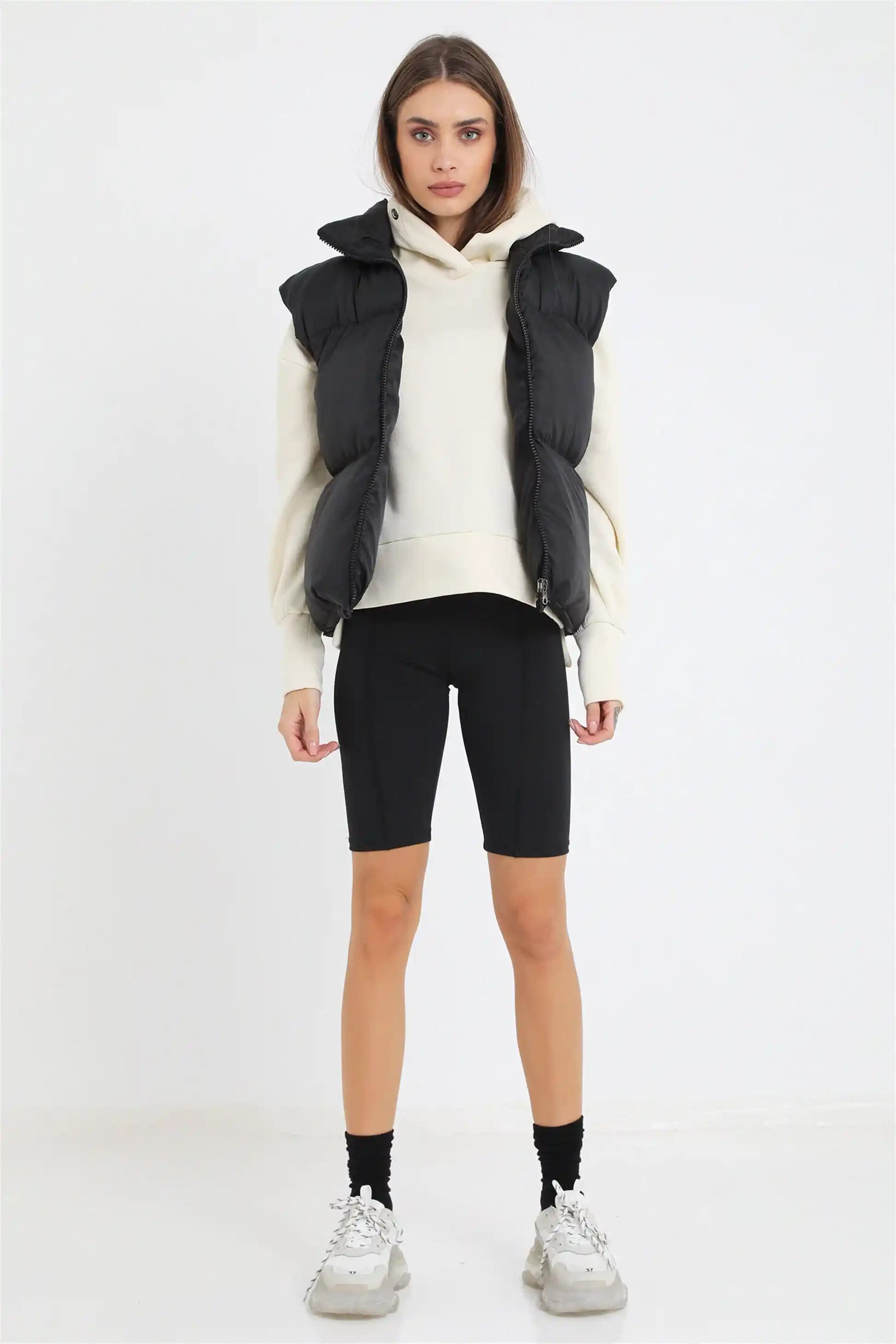 Sıfır Kol Mont Modada Yenilik ve Çok Yönlülük Sunan Şık Bir Seçenek