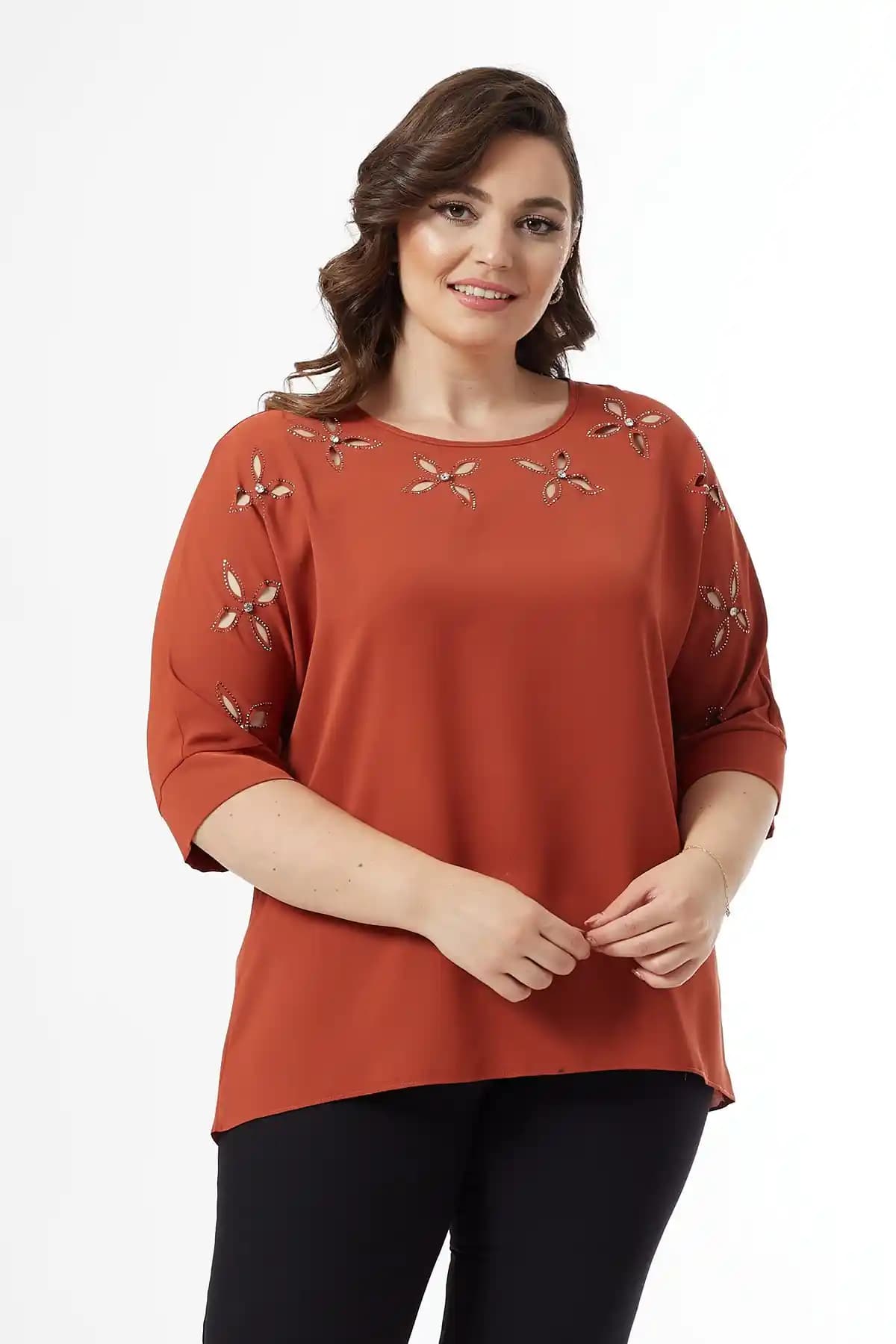 Şık ve Rahat Kadın Bluz Modelleri ve Stil İpuçları 2024