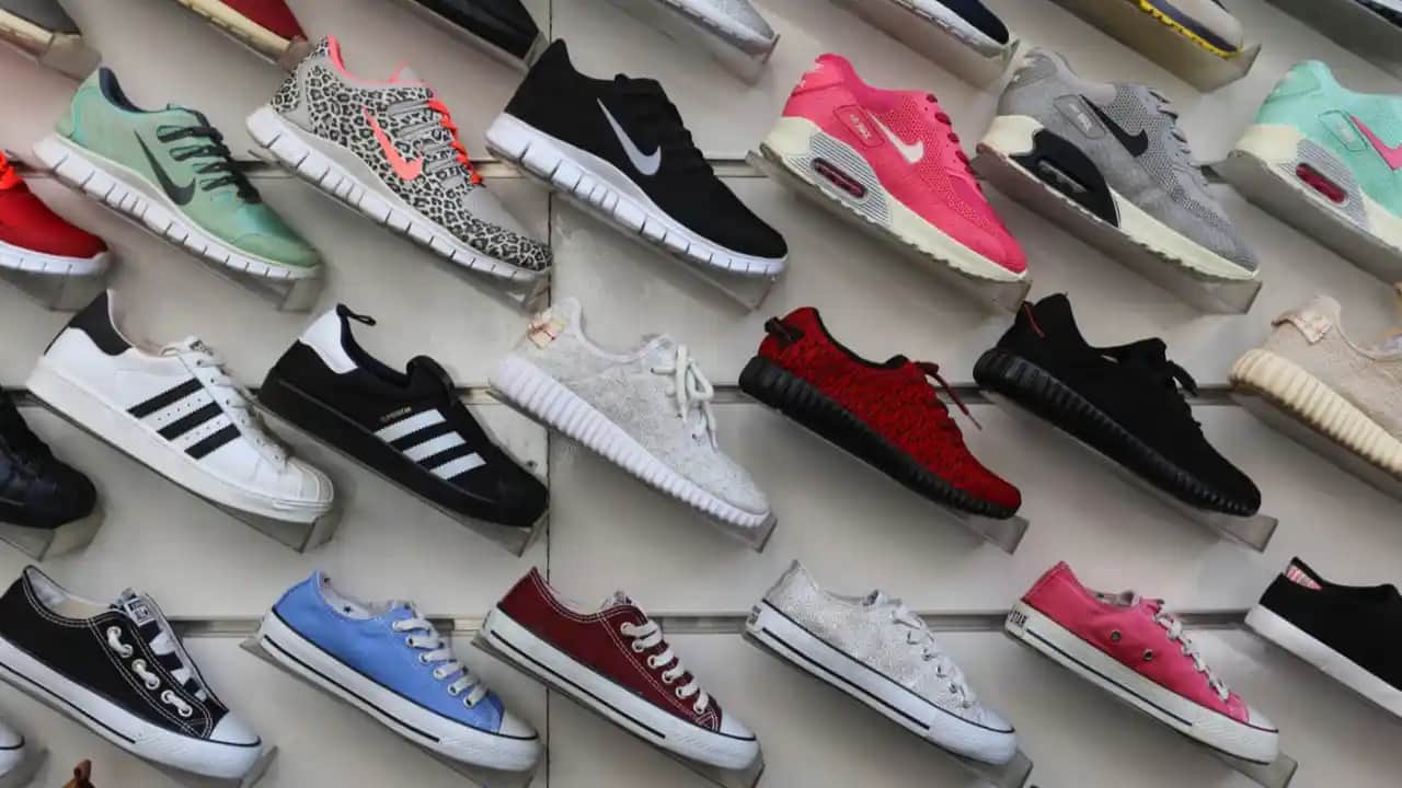 Spor Ayakkabılarında Moda ve Fonksiyonellik: Nike ve Adidas'ın Yenilikçi Yaklaşımları