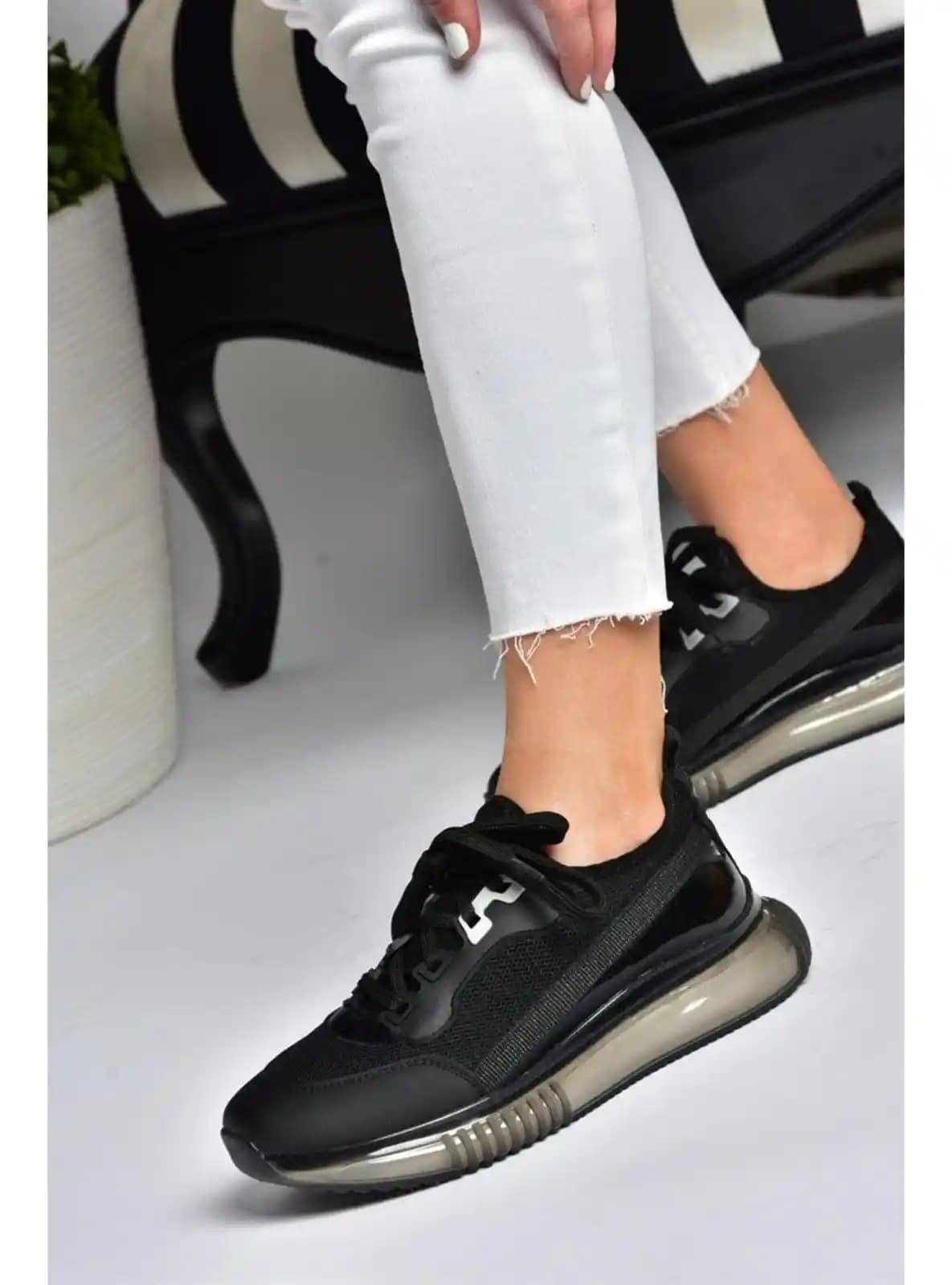 Spor Ayakkabılarıyla Moda Dünyasında Yeni Trendler ve Stil Yaratma İpuçları