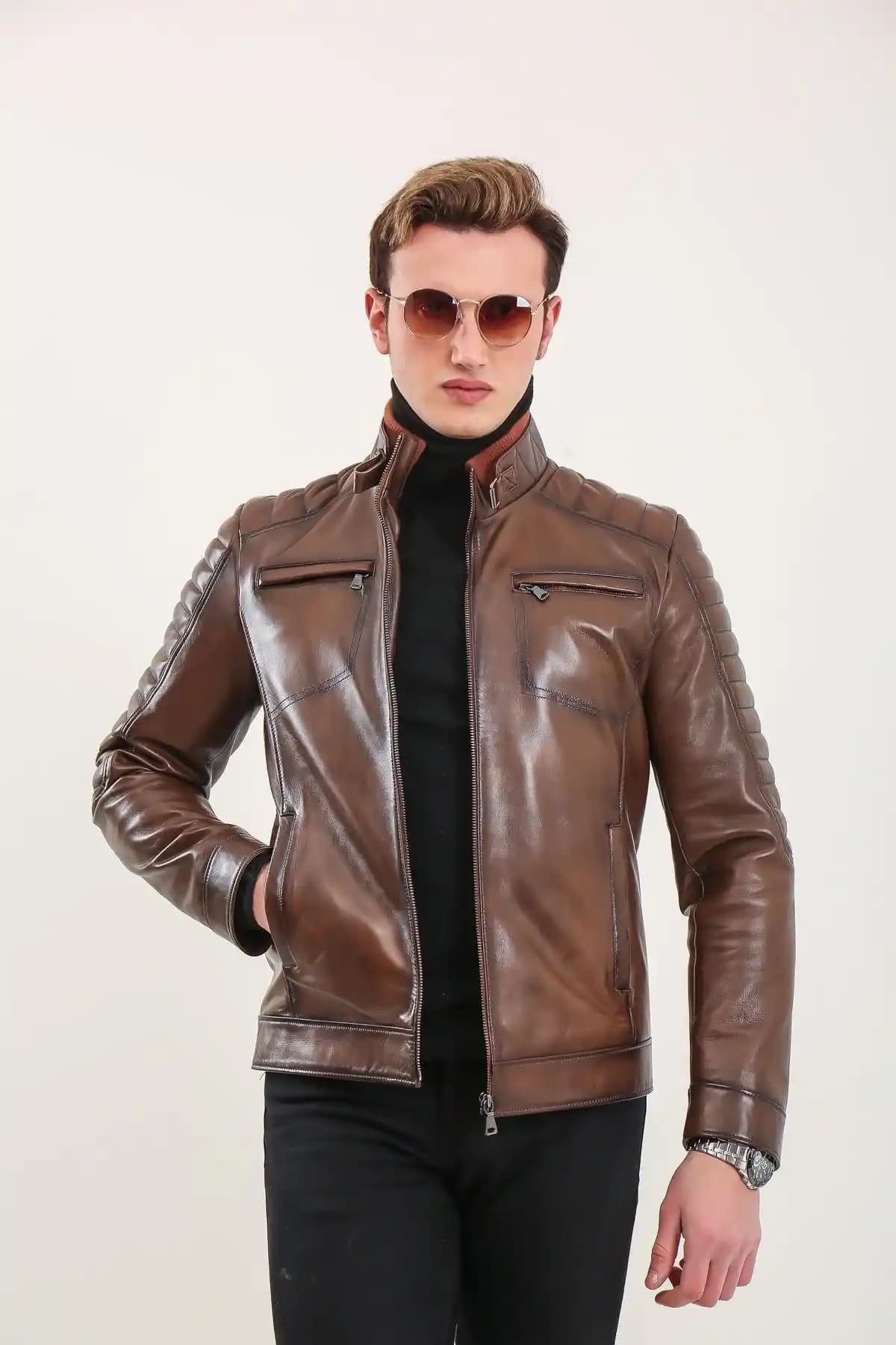 Spor Deri Mont: Moda Dünyasında Zamansız ve Çok Yönlü Şıklık Sağlayan Parça