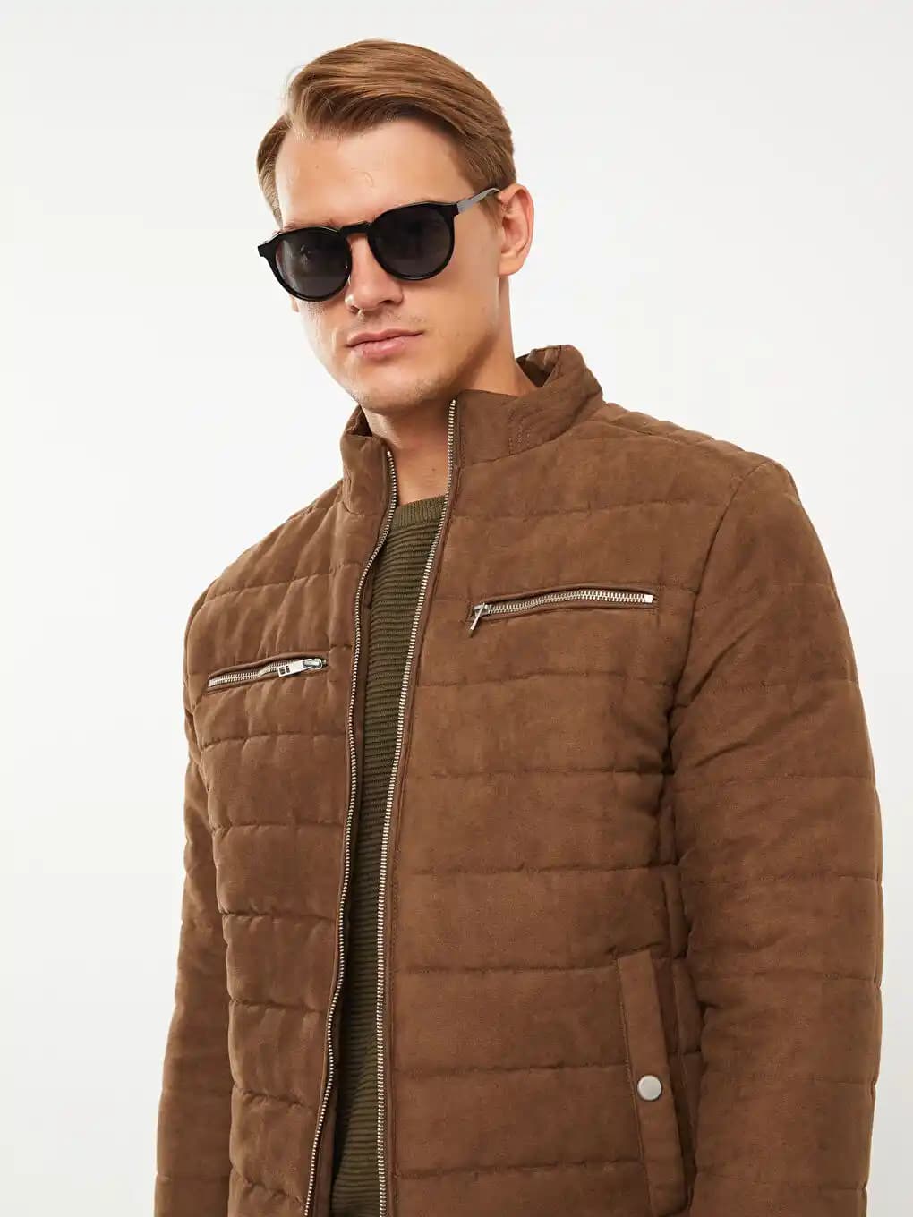 Süet Şişme Montlar: Moda ve Fonksiyonelliğin Bir Arada Sunulduğu Güncel Trendler