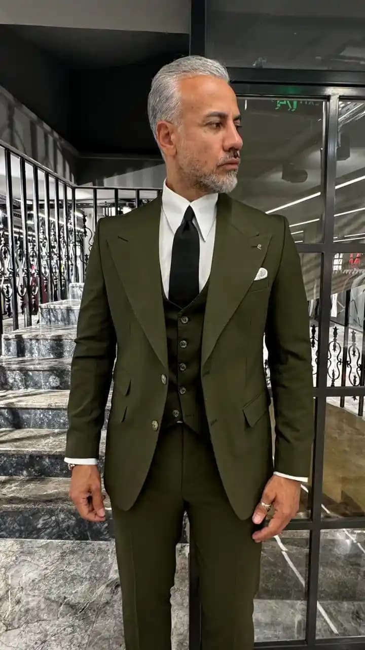 Süitmen Takım Elbise Modasında Güncel Trendler ve Seçim Rehberi