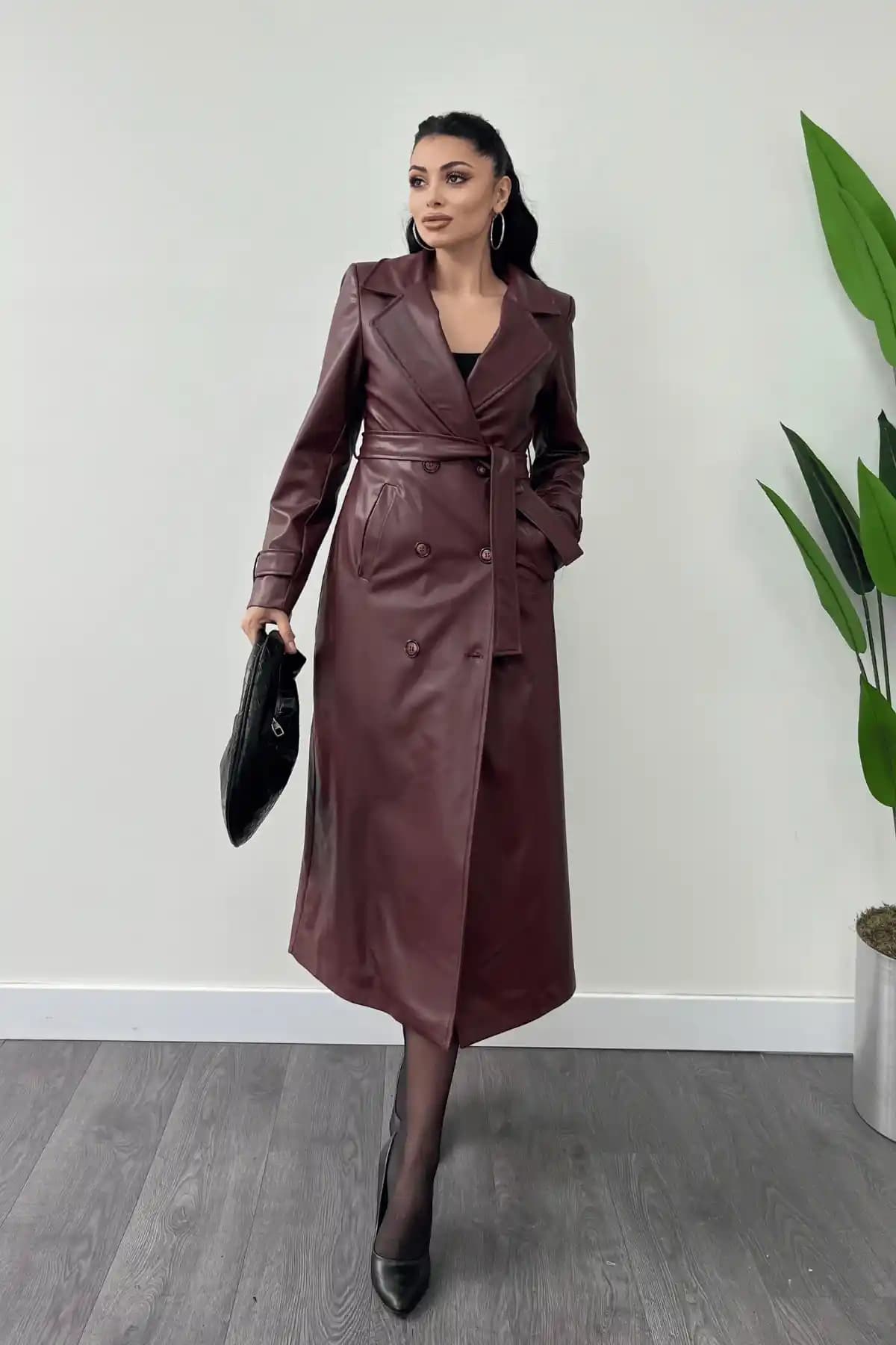 Suni Deri Trençkotlar: Moda ve Sürdürülebilirlik Trendlerini Yansıtan Şık Seçenekler