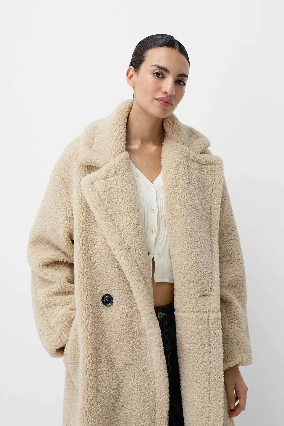 Suni Yünlü Montlar: Moda Trendleri ve Seçim İpuçları 2023