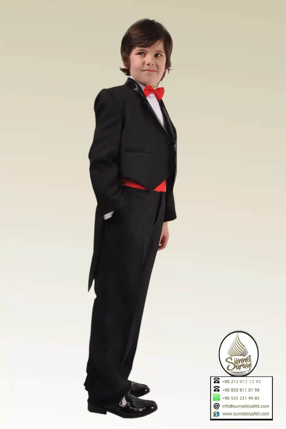 Sünnet Kıyafetinde Smokinin Modern ve Şık Tercihleri Anlatılıyor