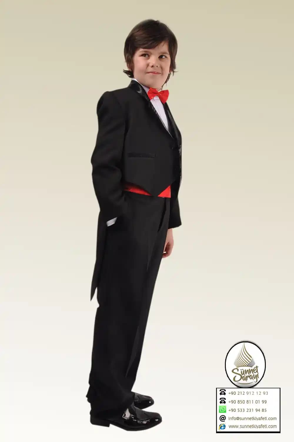 Sünnet Kıyafetinde Smokinin Modern ve Şık Tercihleri Anlatılıyor