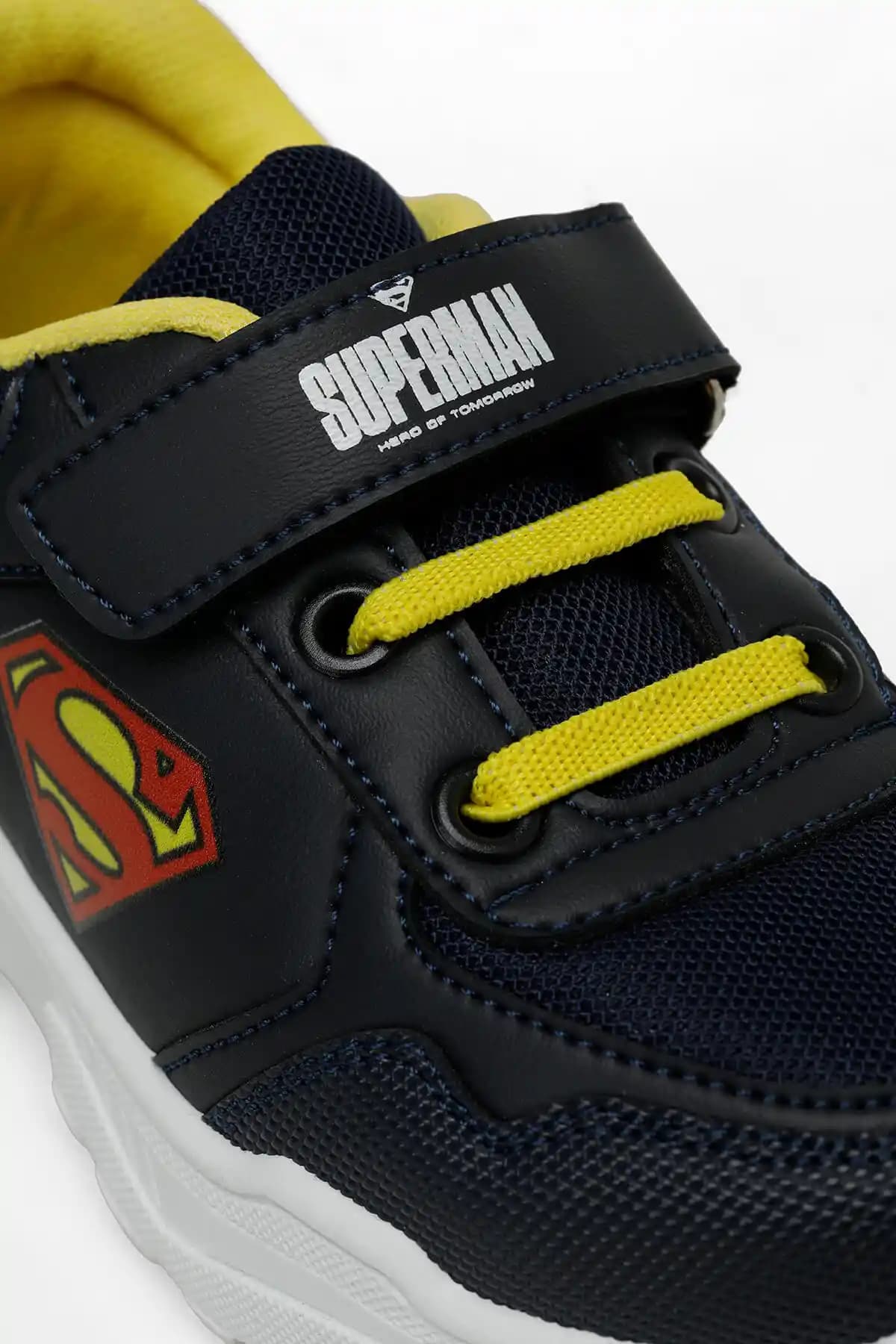 Superman Ayakkabıları: Moda Dünyasında Güç ve Stil İkonu Olmanın Yolu