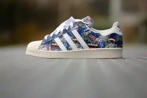 Süperstar Renkli Moda Trendleri ve Kendini İfade Etmenin Yolları