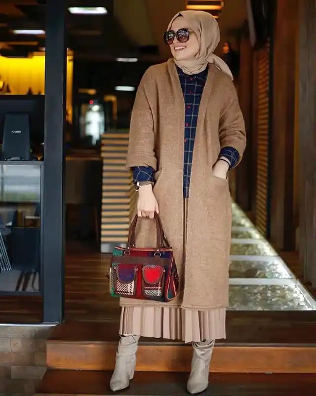 Sütlü Kahve Tonlarıyla Moda Trendleri ve Kombin Önerileri 2023