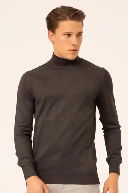 Süvari Kazak Modelleri: Tarihsel Kökenleri ve Güncel Moda Trendleri