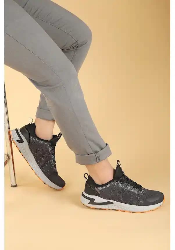 Suya Dayanıklı Spor Ayakkabılar: Moda ve Fonksiyonellik Bir Arada Gelişmiş Seçenekler