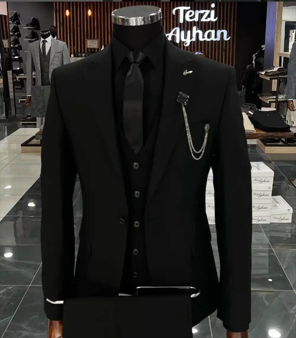 Takım Elbise İndirimleri ve Moda Trendleri Hakkında Güncel Rehber