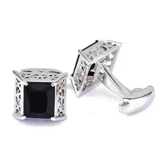 Takım Elbise Kol Düğmesi Seçimi ve Stil İpuçlarıyla Zarafetinizi Artırın