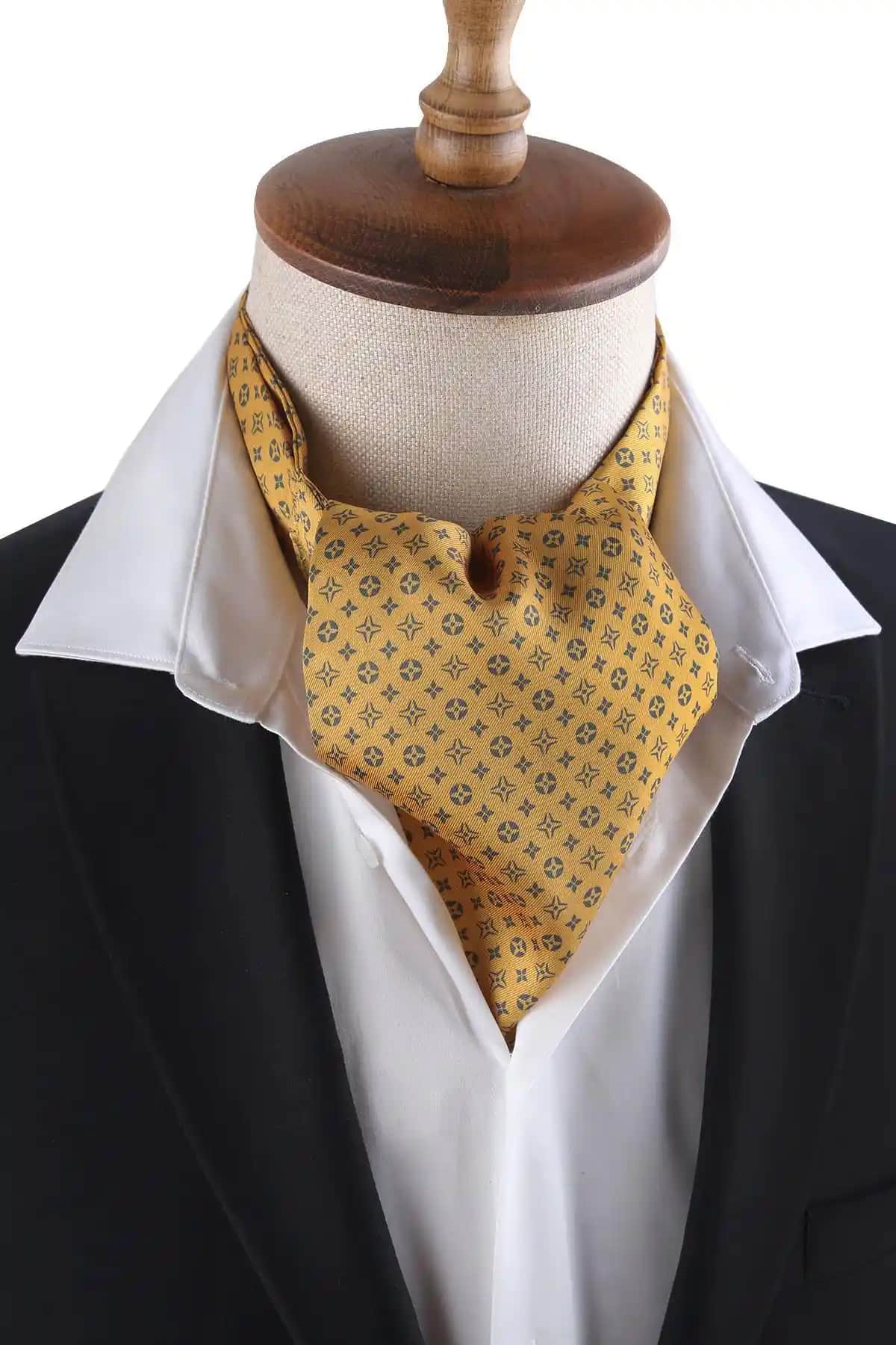 Takım Elbise ve Fular Uyumu ile Şıklığınızı Artırmanın Yolları