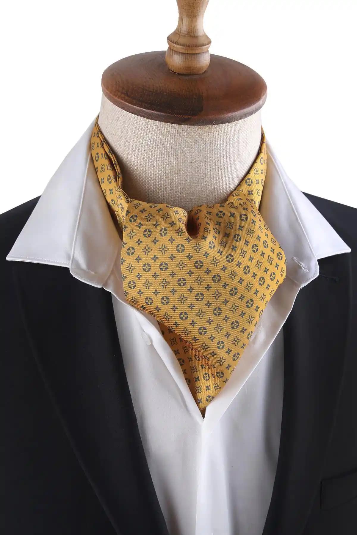 Takım Elbise ve Fular Uyumu ile Şıklığınızı Artırmanın Yolları