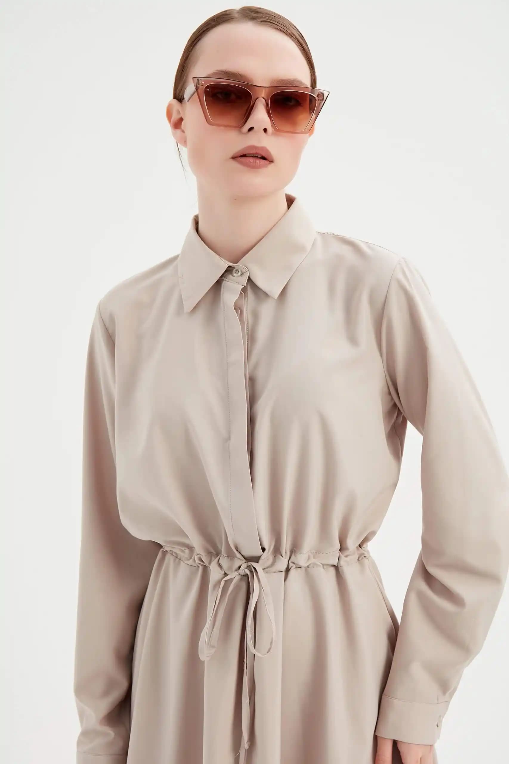 Taş Rengi Elbise Modasında Zarif ve Çok Yönlü Seçenekler Hakkında Kapsamlı Bilgi