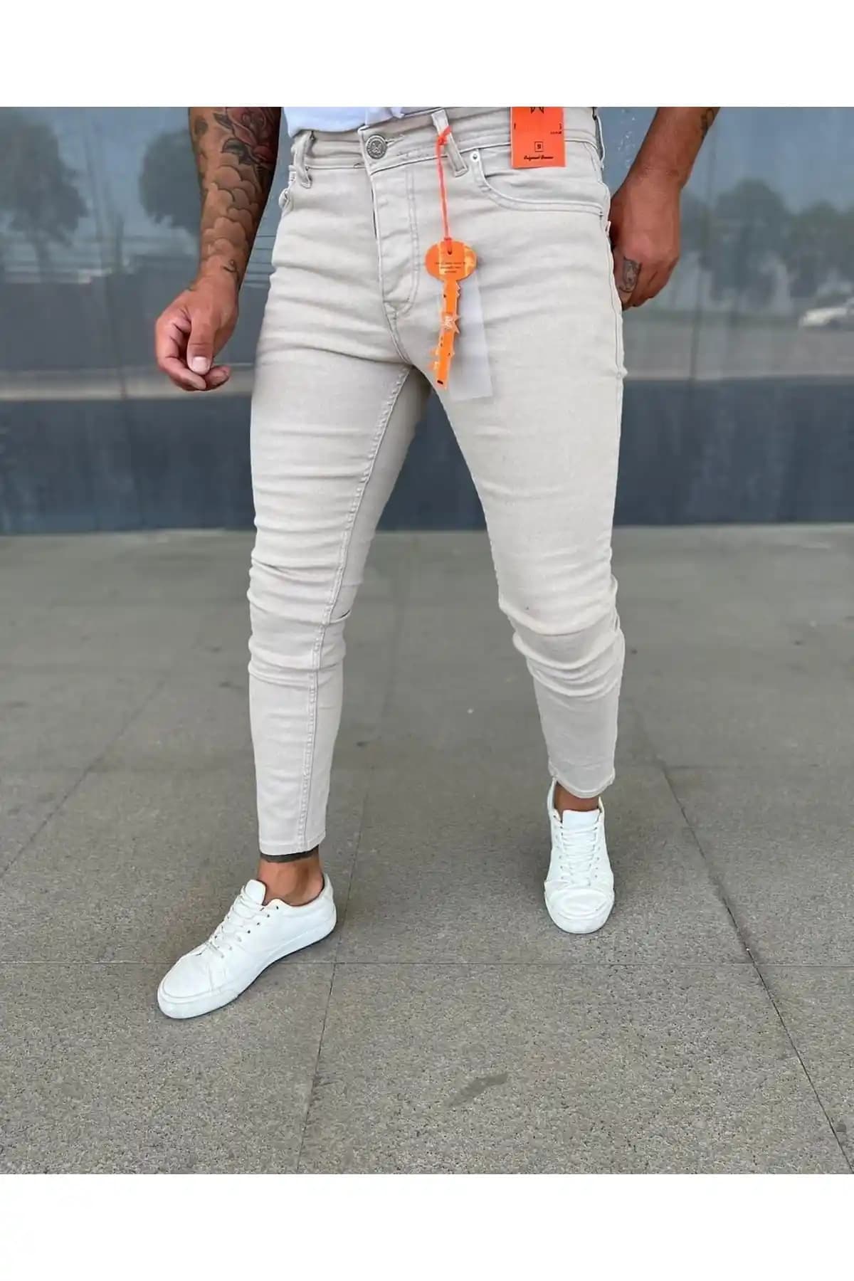 Taş Rengi Kot Pantolon: Günlük ve Şık Kombinlerde Çok Yönlü Kullanım İpuçları