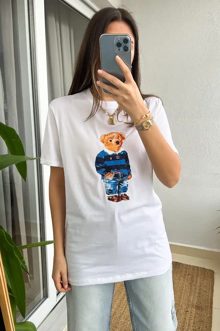 Teddy Bear Tişörtler: Günümüz Moda Trendlerinde Sevimli ve Şık Parçalar
