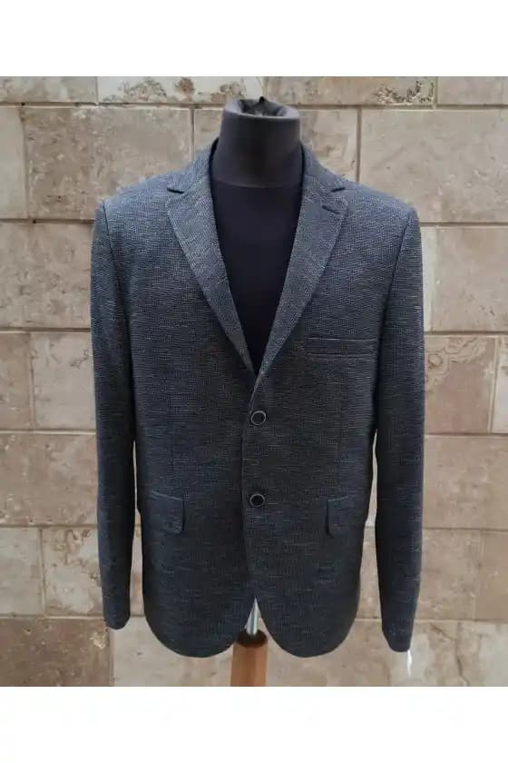 Tek Ceket Modada Zamansız Şıklık ve Çok Yönlülük Sunan Klasik Bir Parça