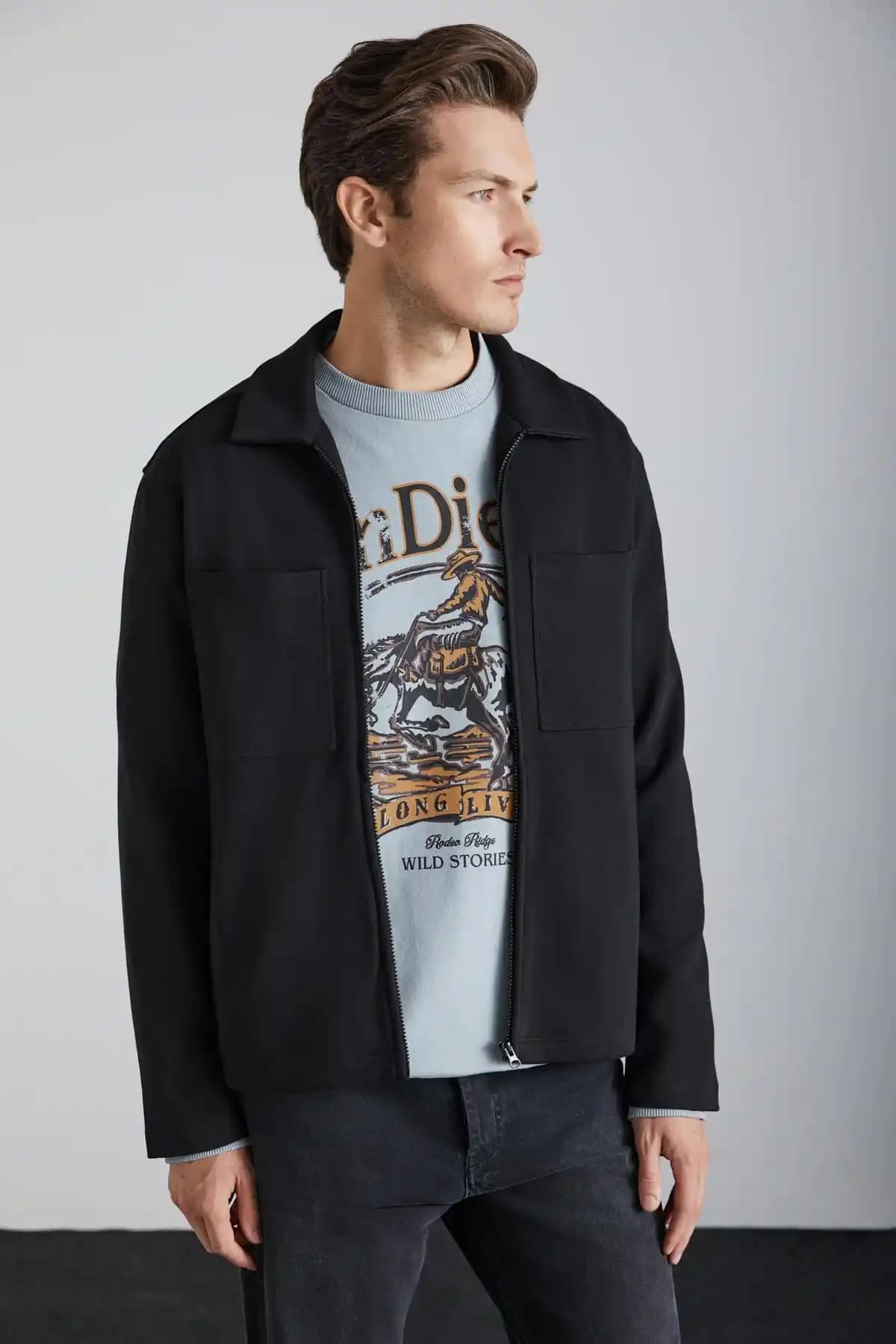 Tekli Ceket Modasında Zamansız Şıklık ve Güncel Trendler Hakkında Detaylı Bilgi